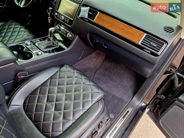 Черный Фольксваген Туарег, объемом двигателя 3 л и пробегом 225 тыс. км за 30000 $, фото 52 на Automoto.ua