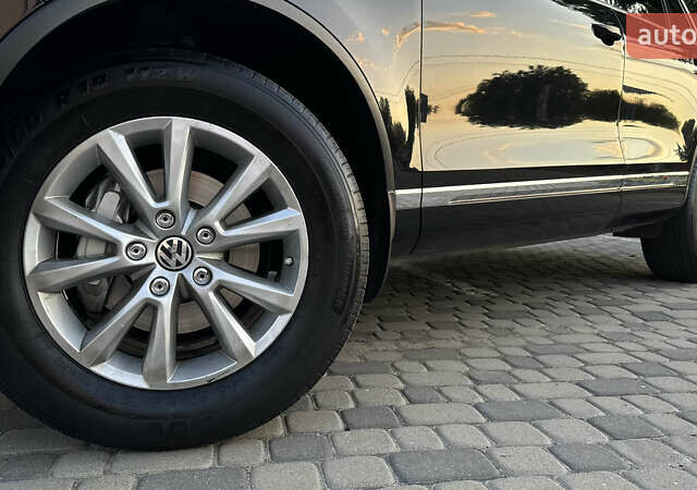 Черный Фольксваген Туарег, объемом двигателя 2.97 л и пробегом 288 тыс. км за 25850 $, фото 25 на Automoto.ua