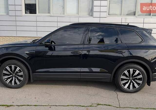 Черный Фольксваген Туарег, объемом двигателя 2.97 л и пробегом 108 тыс. км за 54500 $, фото 8 на Automoto.ua