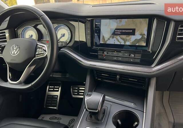 Черный Фольксваген Туарег, объемом двигателя 2.97 л и пробегом 108 тыс. км за 54500 $, фото 21 на Automoto.ua