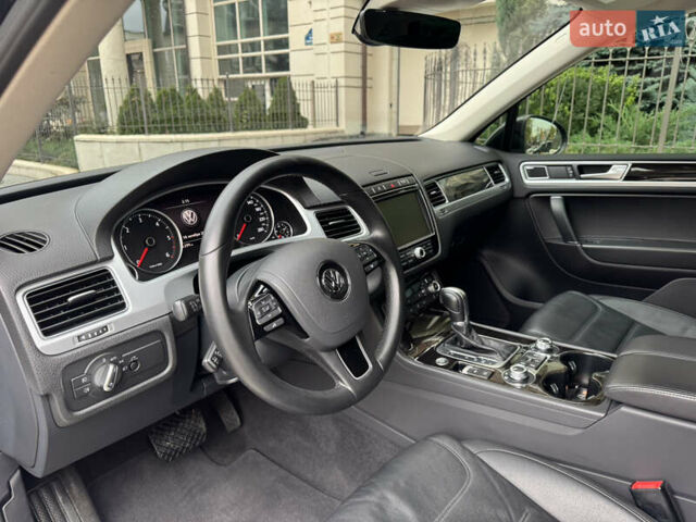 Черный Фольксваген Туарег, объемом двигателя 3 л и пробегом 159 тыс. км за 27900 $, фото 22 на Automoto.ua