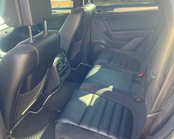 Черный Фольксваген Туарег, объемом двигателя 2.97 л и пробегом 180 тыс. км за 33000 $, фото 9 на Automoto.ua