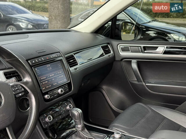 Черный Фольксваген Туарег, объемом двигателя 3 л и пробегом 212 тыс. км за 28999 $, фото 19 на Automoto.ua