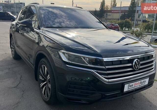 Черный Фольксваген Туарег, объемом двигателя 2.97 л и пробегом 108 тыс. км за 54500 $, фото 2 на Automoto.ua