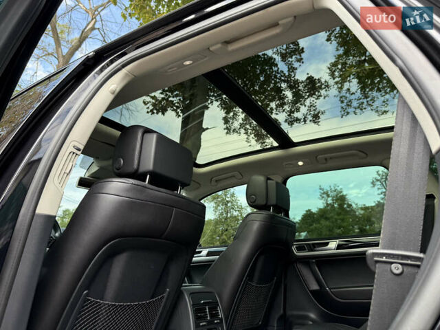 Черный Фольксваген Туарег, объемом двигателя 3 л и пробегом 212 тыс. км за 28999 $, фото 48 на Automoto.ua