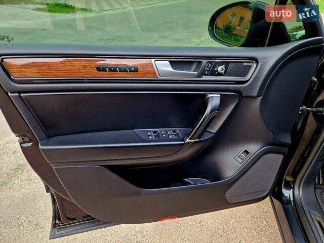 Черный Фольксваген Туарег, объемом двигателя 3 л и пробегом 225 тыс. км за 30000 $, фото 25 на Automoto.ua