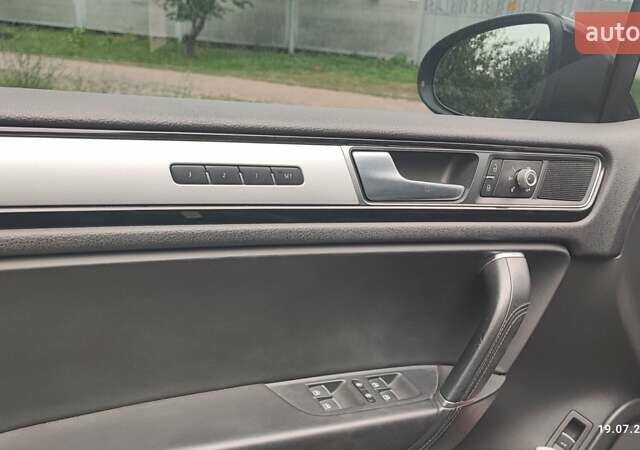 Чорний Фольксваген Туарег, об'ємом двигуна 2.97 л та пробігом 301 тис. км за 24800 $, фото 2 на Automoto.ua