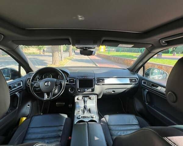 Черный Фольксваген Туарег, объемом двигателя 2.97 л и пробегом 180 тыс. км за 33000 $, фото 3 на Automoto.ua