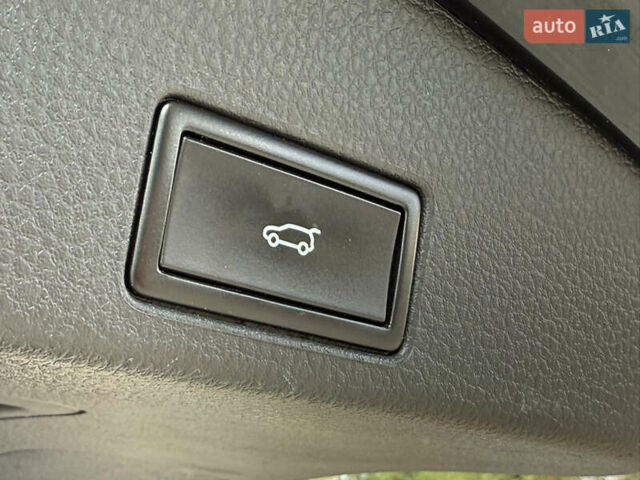 Черный Фольксваген Туарег, объемом двигателя 3 л и пробегом 212 тыс. км за 28999 $, фото 52 на Automoto.ua