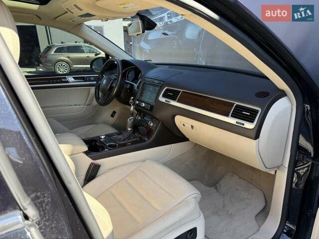 Черный Фольксваген Туарег, объемом двигателя 3 л и пробегом 279 тыс. км за 20400 $, фото 44 на Automoto.ua