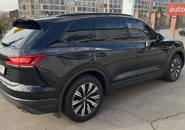 Черный Фольксваген Туарег, объемом двигателя 2.97 л и пробегом 108 тыс. км за 54500 $, фото 5 на Automoto.ua