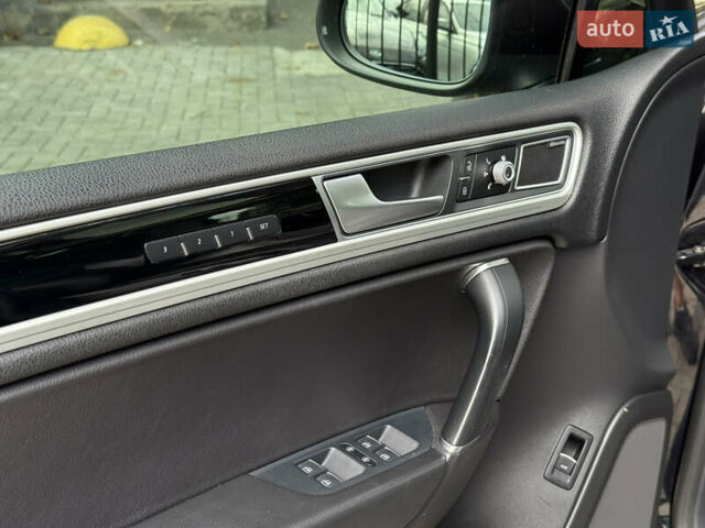 Черный Фольксваген Туарег, объемом двигателя 3 л и пробегом 212 тыс. км за 28999 $, фото 21 на Automoto.ua