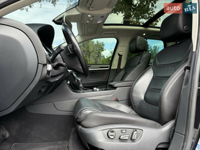 Черный Фольксваген Туарег, объемом двигателя 3 л и пробегом 212 тыс. км за 28999 $, фото 22 на Automoto.ua