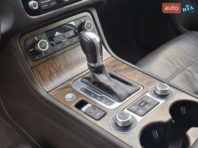 Черный Фольксваген Туарег, объемом двигателя 3 л и пробегом 187 тыс. км за 29970 $, фото 42 на Automoto.ua