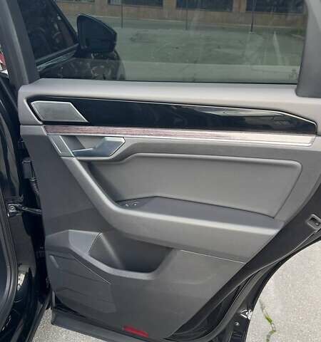 Черный Фольксваген Туарег, объемом двигателя 2.97 л и пробегом 108 тыс. км за 54500 $, фото 25 на Automoto.ua