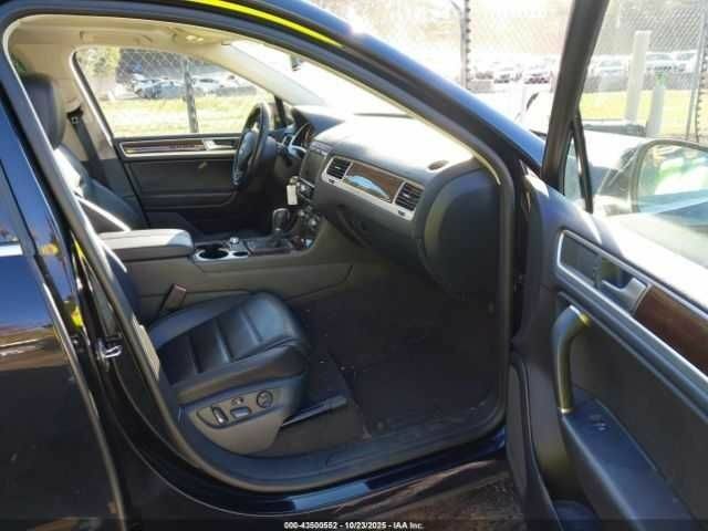 Черный Фольксваген Туарег, объемом двигателя 3 л и пробегом 170 тыс. км за 3000 $, фото 4 на Automoto.ua