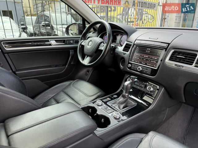 Черный Фольксваген Туарег, объемом двигателя 3 л и пробегом 212 тыс. км за 28999 $, фото 39 на Automoto.ua