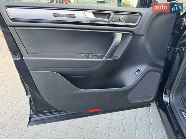 Черный Фольксваген Туарег, объемом двигателя 2.97 л и пробегом 166 тыс. км за 32000 $, фото 12 на Automoto.ua