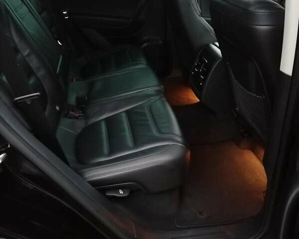 Чорний Фольксваген Туарег, об'ємом двигуна 2.97 л та пробігом 155 тис. км за 26500 $, фото 2 на Automoto.ua