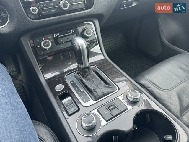 Черный Фольксваген Туарег, объемом двигателя 2.97 л и пробегом 268 тыс. км за 24300 $, фото 10 на Automoto.ua