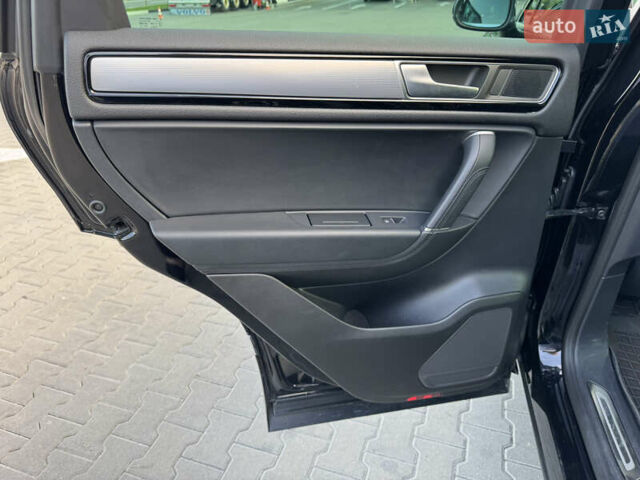 Черный Фольксваген Туарег, объемом двигателя 2.97 л и пробегом 166 тыс. км за 32000 $, фото 20 на Automoto.ua