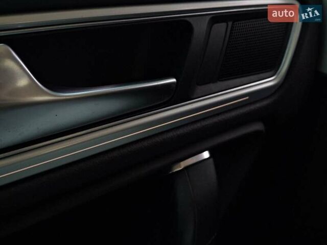 Черный Фольксваген Туарег, объемом двигателя 3 л и пробегом 187 тыс. км за 29970 $, фото 76 на Automoto.ua