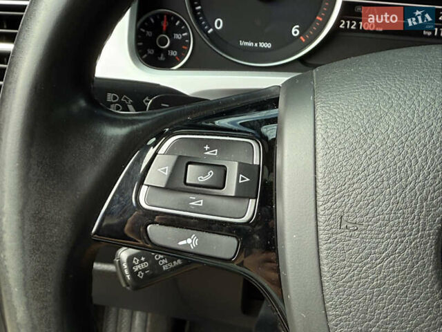 Черный Фольксваген Туарег, объемом двигателя 3 л и пробегом 212 тыс. км за 28999 $, фото 28 на Automoto.ua