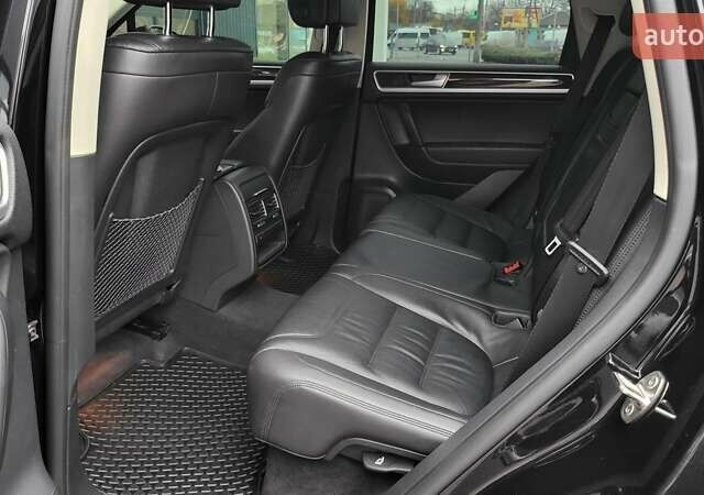 Черный Фольксваген Туарег, объемом двигателя 2.97 л и пробегом 205 тыс. км за 30500 $, фото 12 на Automoto.ua