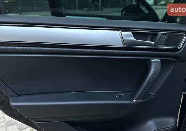 Черный Фольксваген Туарег, объемом двигателя 2.97 л и пробегом 288 тыс. км за 25850 $, фото 54 на Automoto.ua