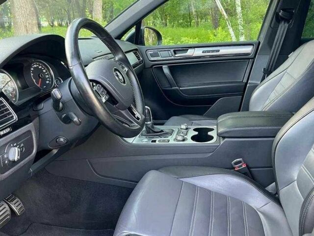 Чорний Фольксваген Туарег, об'ємом двигуна 3 л та пробігом 174 тис. км за 20000 $, фото 5 на Automoto.ua