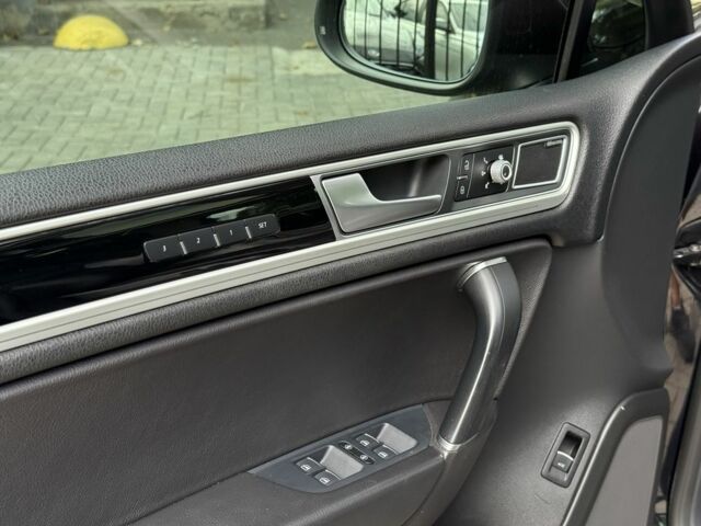 Черный Фольксваген Туарег, объемом двигателя 3 л и пробегом 212 тыс. км за 28999 $, фото 19 на Automoto.ua