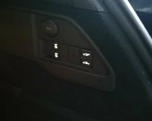 Чорний Фольксваген Туарег, об'ємом двигуна 2.97 л та пробігом 155 тис. км за 26500 $, фото 4 на Automoto.ua