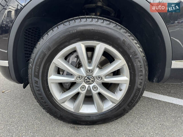 Черный Фольксваген Туарег, объемом двигателя 3 л и пробегом 159 тыс. км за 27900 $, фото 43 на Automoto.ua