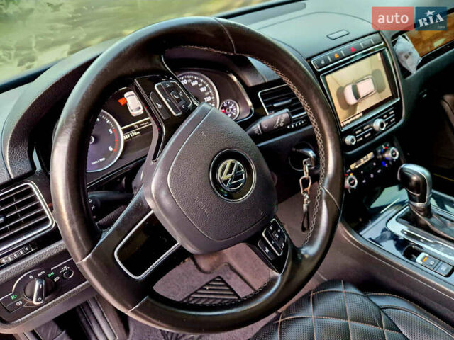 Черный Фольксваген Туарег, объемом двигателя 3 л и пробегом 225 тыс. км за 30000 $, фото 32 на Automoto.ua