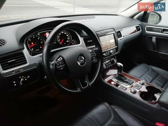 Чорний Фольксваген Туарег, об'ємом двигуна 2.97 л та пробігом 155 тис. км за 26500 $, фото 6 на Automoto.ua