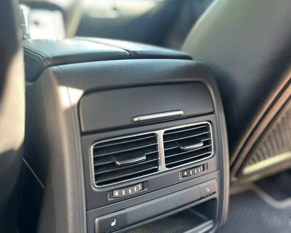 Черный Фольксваген Туарег, объемом двигателя 2.97 л и пробегом 180 тыс. км за 33000 $, фото 1 на Automoto.ua