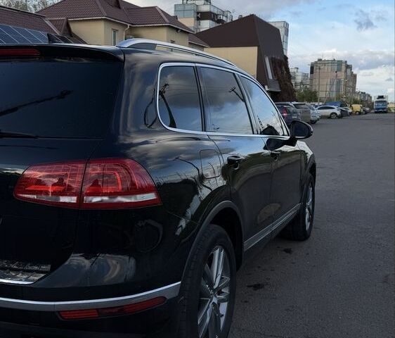 Черный Фольксваген Туарег, объемом двигателя 3.6 л и пробегом 205 тыс. км за 16000 $, фото 2 на Automoto.ua