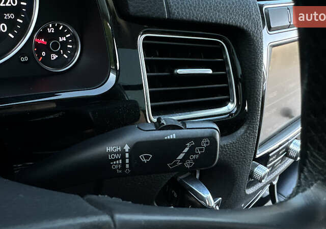 Черный Фольксваген Туарег, объемом двигателя 2.97 л и пробегом 288 тыс. км за 25850 $, фото 86 на Automoto.ua