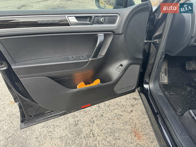 Черный Фольксваген Туарег, объемом двигателя 2.97 л и пробегом 268 тыс. км за 24300 $, фото 7 на Automoto.ua