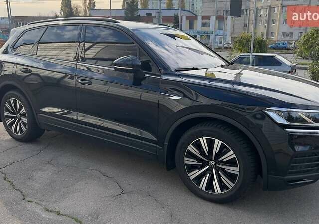 Черный Фольксваген Туарег, объемом двигателя 2.97 л и пробегом 108 тыс. км за 54500 $, фото 3 на Automoto.ua