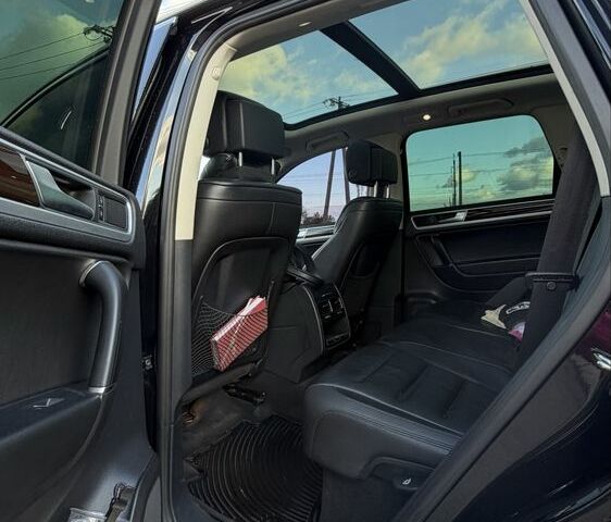 Черный Фольксваген Туарег, объемом двигателя 3.6 л и пробегом 205 тыс. км за 16000 $, фото 7 на Automoto.ua