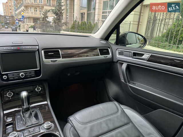 Черный Фольксваген Туарег, объемом двигателя 3 л и пробегом 159 тыс. км за 27900 $, фото 31 на Automoto.ua