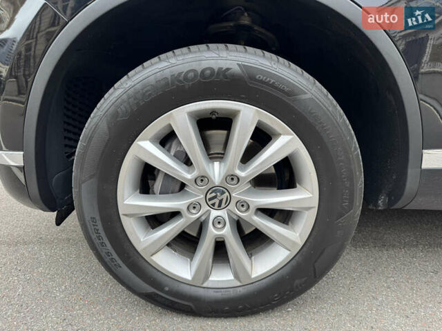 Черный Фольксваген Туарег, объемом двигателя 3 л и пробегом 159 тыс. км за 27900 $, фото 42 на Automoto.ua