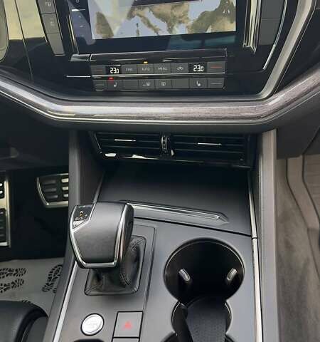 Черный Фольксваген Туарег, объемом двигателя 2.97 л и пробегом 108 тыс. км за 54500 $, фото 19 на Automoto.ua