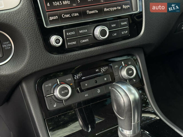 Черный Фольксваген Туарег, объемом двигателя 3 л и пробегом 212 тыс. км за 28999 $, фото 32 на Automoto.ua