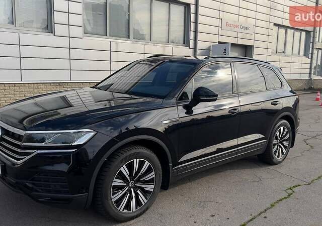 Черный Фольксваген Туарег, объемом двигателя 2.97 л и пробегом 108 тыс. км за 54500 $, фото 9 на Automoto.ua