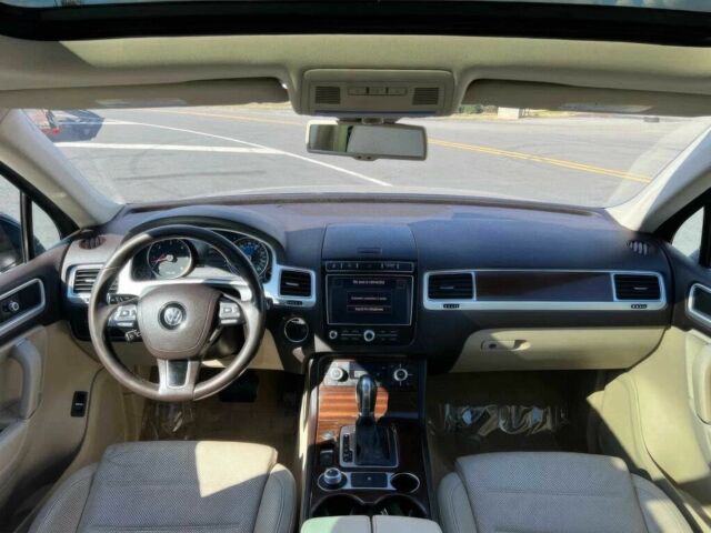 Черный Фольксваген Туарег, объемом двигателя 3 л и пробегом 70 тыс. км за 12600 $, фото 9 на Automoto.ua