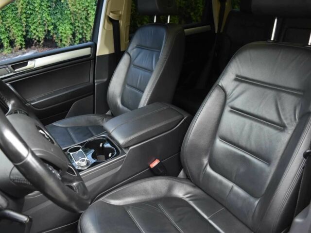 Черный Фольксваген Туарег, объемом двигателя 3 л и пробегом 108 тыс. км за 8500 $, фото 9 на Automoto.ua