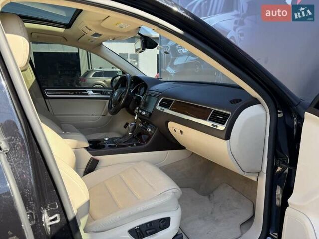 Черный Фольксваген Туарег, объемом двигателя 3 л и пробегом 279 тыс. км за 20400 $, фото 45 на Automoto.ua