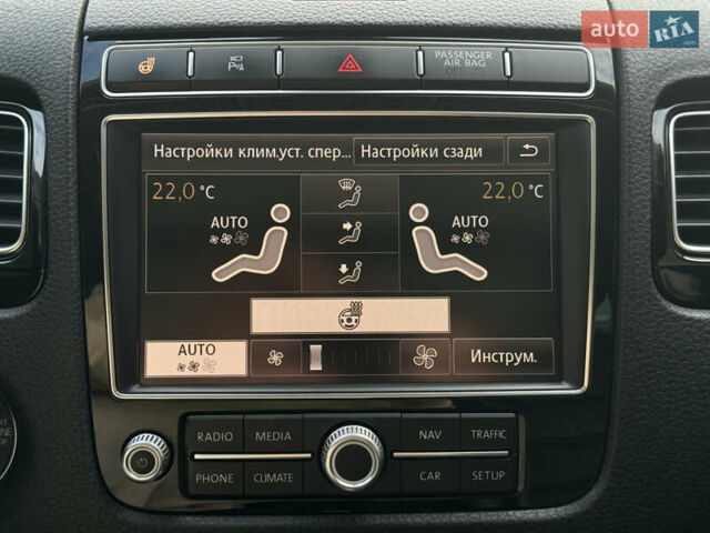 Черный Фольксваген Туарег, объемом двигателя 3 л и пробегом 242 тыс. км за 27999 $, фото 45 на Automoto.ua